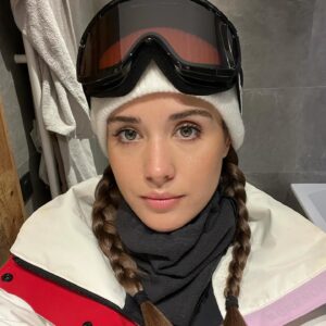 Caroline Wilde Instagram - Ski you next year 🤍