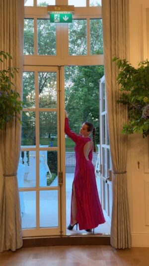 Caroline Wilde Instagram - Warm evenings, summer dresses, rose and @mo_hydepark