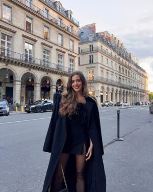 Caroline Wilde Instagram - Bonjour Pariiiii 🇫🇷