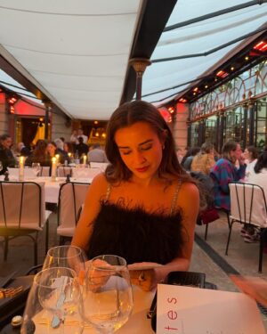 Caroline Wilde Instagram - Bonjour Pariiiii 🇫🇷