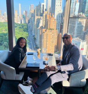 Caron Butler Instagram - Quick stop in The Big Apple 🍎..

@verainstitute Annual Meeting & Dinner.
“Be the change you want to see.”
#HappyJuneteenthDay

====>