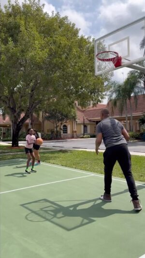 Caron Butler Instagram - Good pre- game workout this morning….
👑👑💪🏿🦍