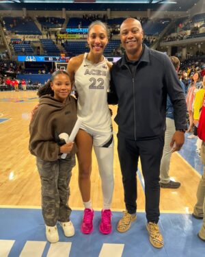 Caron Butler Instagram - Lost time is never found again.

Thank you again @aja22wilson again for your time, she’s so motivated to get back to Miami and get back in the lab 🧪 after watching your efforts on both sides of the ball.
@lvaces vs @chicagosky was a good 1.
The W is on the rise…🤘🏿