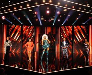 Carson Kressley Instagram - It’s time to crown a winner, baby! 👑 #DragRace Season 16 comes to a close TONIGHT at 8p on MTV! 🏁. Who do you think is Americas next drag superstar???!!!