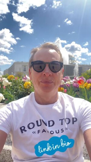 Carson Kressley Instagram - Take the survey (link in bio) and become one of my VIP travellers!  And maybe I'll see YOU in Paris !!!