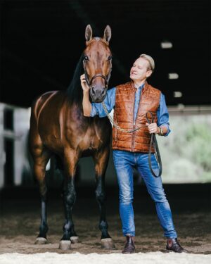 Carson Kressley Instagram - Growing up with horses, Carson Kressley has stuck with his passion for riding even after his career in the entertainment industry took off.

Carson and his horse Earl graced the cover of our March 2023 issue, and now that cover story is available online. Read more about Carson’s history and ongoing involvement with horses at the 🔗 in our bio 🐴

#horseillustrated #horsemagazine #carsonkressley