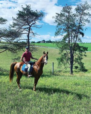 Carson Kressley Instagram - Growing up with horses, Carson Kressley has stuck with his passion for riding even after his career in the entertainment industry took off.

Carson and his horse Earl graced the cover of our March 2023 issue, and now that cover story is available online. Read more about Carson’s history and ongoing involvement with horses at the 🔗 in our bio 🐴

#horseillustrated #horsemagazine #carsonkressley