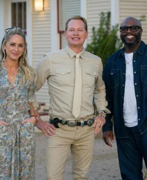 Carson Kressley Instagram - The Brawl is Back !!!! @foodnetwork #BBQBRAWL season 6 premiers Monday July 8th at 9/8c.  With chefs @bobbyflay @mvoltaggio and @sunnyanderson .  And my taste buds - judges @chefbrookew and @pitmasterrodneyscott coming at you from the heart of Texas !