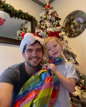 Carter Jenkins Instagram - It’s Christmas starring Emma! 

(Co-starring Uncle Coco)