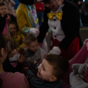 Cary Joji Fukunaga Instagram - Hundreds of people still live in the Heroes of Dnipro metro station in the Obolon district of Kyiv, many of them children. Despite Russia’s retreat, most fear Russian reprisal attacks, and air raid sirens still sound throughout the night. Galyna runs this station. She hasn't been home since the war began as there is still too much to do. The first days saw up to 2800 people crowding into the cold-war era shelter, replete with an underground cafe and pharmacy, and in case of a nuclear attack, 40cm thick iron blast doors that still shut at curfew. Volunteers from @wckitchen deliver meals and fresh fruit daily, where we met Dima who shared with us his dream of leading a boy-band (note @btsbighitofficial pin) one day. Also pictured are local volunteers entertaining the children and handing out toys. One side of the station had set up a cinema for the kids, and on our last visit I was surprised to see the movie of the night was… #notimetodie :)