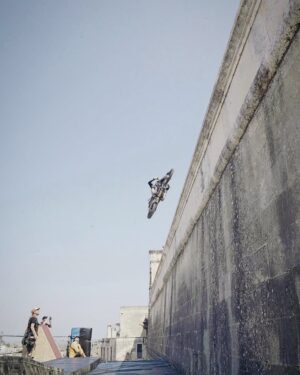 Cary Joji Fukunaga Instagram - Lee Morrison (stunts/vehicles coordinator) and his team meticulously prepping the moto jump 📷 Lee Morrison