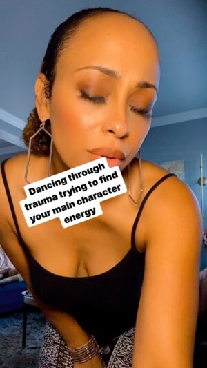 Caryn Ward Instagram - We all go through thangs. 
Don’t judge me. 

@main_character_energy_u ⚡️

#maincharacterenergy 
#creatoreconomy 
#maincharactervibes #maincharactermoney 
#carynwardrossenergy