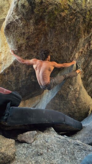 Case Walker Instagram - Bebe Wolverine v12 ✔️ (video)
The Guillotine v10 ✔️

praising the Lord on the rocks. undeserved blessings. undeserved grace. undeserved time. 

these were the first two climbs I tried at Lincoln this season. they loomed over my head the past few months. super psyched to wrap up both on my last day out there.