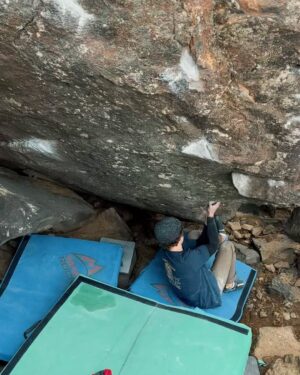 Case Walker Instagram - Swan Falls, Idaho! checked out some boulders and got to climb! 
(cut short by a finger injury**last video )

1. “Death Proof” v10 flash 
2. “Power Man” v8 flash 
3. “El Matador” v12 flash attempt. *audible pinky pulley pop when feet cut*

Special thanks to Matt and Hailey!