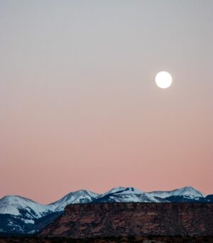 Case Walker Instagram - quick rest trip to Moab this weekend. what a beautiful place. got to hop on a few boulders as well!!