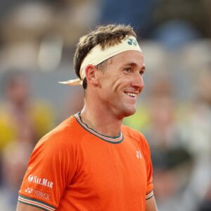 Casper Ruud Instagram - Happy to be back in Paris @rolandgarros 
📸: Dan Istitene
📸: Anne-Christine Poujoulat
📸: Matt Fitzgerald | @tennisfitz