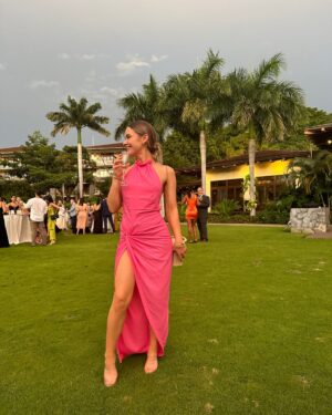Cassi Thomson Instagram - celebrating love 💞👰🏼‍♀️🤵🏾

styled by one of my favorite fellow horse women @mercedesnatalia