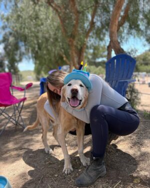 Cassi Thomson Instagram - The legend turned 15 today. 🥹 Man oh man, the love I have for this ol’ boy is overwhelming. He lights up every room he walks into and is always oozing good vibes. 😎 
My love personified, without doubt. Here’s to you Tuck Man.