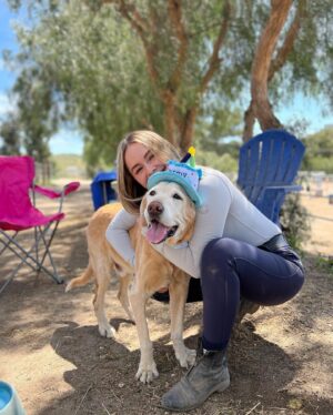 Cassi Thomson Instagram - The legend turned 15 today. 🥹 Man oh man, the love I have for this ol’ boy is overwhelming. He lights up every room he walks into and is always oozing good vibes. 😎 
My love personified, without doubt. Here’s to you Tuck Man.
