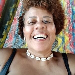 Cássia Valle Instagram - Verão capital salvador .na cabeça muitas novas histórias e projetos só digo uma coisa eu n digo nada rsrs Só aguardem até a bienal salvador muita coisa para acontecer
#negroslindos 
#negrosestilosos 
#negrosna mídia