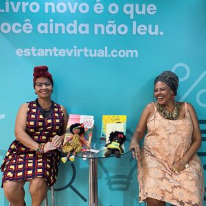 Cássia Valle Instagram - Hoje é aqui na @estantevirtual_oficial e @editoramale com Aziza e Calu @calubrincante ! ❤️🧡💛🤍
