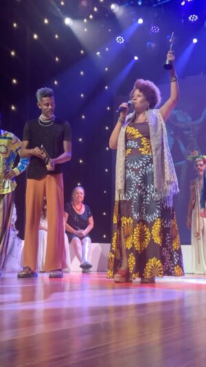 Cássia Valle Instagram - Os premiados da Categoria Direção foram: Cássia Valle, Leno Sacramento e Valdinéia Soriano, pela direção em “2 de julho - A Resistência Cabocla”! 👏🏽👏🏽👏🏽👏🏽

O Prêmio Braskem de Teatro é uma realização da Caderno 2 Produções (@caderno2mkt), com patrocínio da Braskem (@braskem) e Governo da Bahia (@govba), por meio do Fazcultura, Secretaria da Fazenda e Secretaria da Cultura (@secultba).

#PremioBraskemdeTeatro #PremioBraskem #Teatro #TeatroBaiano #TeatroDaBahia #Caderno2 #Braskem #GovernoDaBahia