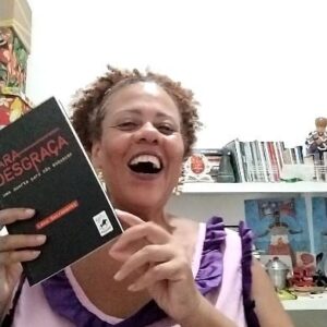 Cássia Valle Instagram - Livro impresso no inverno 2021 .Selid . Parabéns meu parça @lenosacramento pelo livro de memórias pugentes !