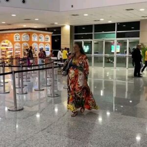 Cássia Valle Instagram - Gente que intensidade está essa bienal . Ontem foi lindão ver as crianças tão identificadas por nossas personagens .A contação de história foi um momento mágico . Gratidão @lupalmeira2014 por tanta cumplicidade e vibração em alta .
#bienaldolivrobahia 
#literaturainfantilnegra 
#mulherespretasna literatura