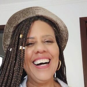 Cássia Valle Instagram - É com esse sorriso de bem viver que abro a semana no.dis  do santo festeiro .E Vive a são João ?
#sãojoso
#, tradição
