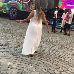 Cássia Valle Instagram - E sobre ontem que dia lindo manhã rica de trocas com os painéis.tarde encantada com as mostras cênicas e áudio visuais,aula show com memórias afetivas e cantos ancestrais noite de Esplendor de música boa produzida pela por nossa periferia  Gratidão Deus por me colocar em movimentos que dão significado a minha existência parabéns @fgmoficial nosso trabalho tá lindão