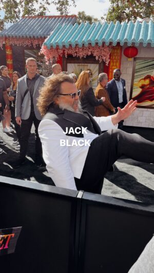 Cassie DiLaura Instagram - Just kickin’ it with @jackblack who has a message for you @britneyspears ♥️ 🕺🏻 more from the @kungfupanda premiere tonight on @entertainmenttonight 📺🐼

#jackblack #tenaciousd #britneyspears #babyonemoretime #hitmebabyonemoretime #britney #britneyarmy #britneybitch #kungfupanda #interview #redcarpet #losangeles #thegrove #hollywood #entertainmenttonight