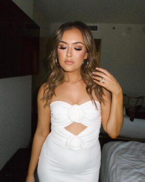 Cassie DiLaura Instagram - let me tell you a story about this dress 🌹 last month, I saw @keltie wearing it. I told her I was obsessed with it and being the person she is, she sent me an extra one she had!!! who does that? honestly, it’s not even about the dress for me (which I love by the way), it’s the fact that keltie has gone out of her way to support me many times over the years and it’s a reminder of how grateful I am to have so many women in my life like this who lead with love, kindness & support and have been a part of my personal and professional journeys in the most special of ways. I LOVE ALL YOU LADIES 🫶🥹 

#womensupportingwomen 💖

🤍 glam @daneudas 
🤍 photo @nikkisnook