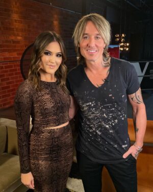 Cassie DiLaura Instagram - the best smelling man in country music @keithurban !!! oh and mega mentor on @nbcthevoice this season 😉🎶 tune in tonight for our interview on @entertainmenttonight 🫶 

by the way because y’all know I love a steal deal, this @bariii_rtw snakeskin set is $37 on @macys you’re welcome 🤎🐍🤎

#thevoice #keithurban #megamentor #tv #interview #countrymusic #nbc #nbcthevoice #entertainmenttonight #ootd