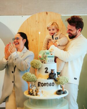Cássio Reis Instagram - Romeo é uma criança que gosta de explorar o mundo ao redor e viver aventuras fantásticas.
Assim celebramos seus 2 anos, cercado da família, amigos, profissionais que fazem uma festa ser inesquecível e muita diversão.

Foi um dia feliz e nossos corações agradecem.
Romeo, Fernanda & Cássio