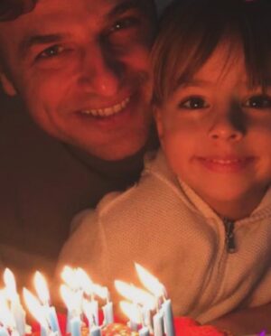 Cássio Reis Instagram - Um amor de menino. Te amo tanto Gael!! 

Feliz aniversário! Deus te proteja e abençoe.🩵

Meu amado afilhado! 🎁