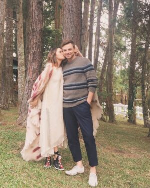 Cássio Reis Instagram - A gente…
Esse click tem 8 anos… 
e a gente continua, sendo a gente!❣️