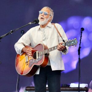 Cat Stevens Instagram - I'm just thinking back to the first time I nervously walked up to a microphone in a small folk club in Soho, in 1965. And now walking onto the great Pyramid Stage of Glastonbury. What a journey.

📸 Anna Barclay

#glastonbury #glastonbury2023 #festival #summer #livemusic #music #legendslot #sunshine #musicfestival #peace