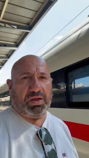 Cătălin Scărlătescu Instagram - Hai sa sustinem Romania in meciul decisiv de la EURO! 
Ne intalnim din nou miercuri, de la 15:00, in Cornerul Romaniei organizat de FRF.

📍Locația Cornerului Romaniei din Fan Zone-ul UEFA: malul raului Main 
⏰Program activari in Cornerul Romaniei: orele 13:00 – 21:30

Intră în aplicația Tricolorii și află toate informațiile necesare si cum poti participa la concursuri👉 https://qrco.de/bcpND9

#RomaniaLaEuro2024 #AplicatiaTricolorii #generatiedesuflet