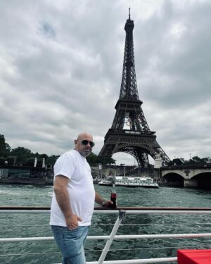 Cătălin Scărlătescu Instagram - Zilele trecute am dat o fugă la Paris, unde a avut loc Coca-Cola Food Fest, un eveniment superb care a adus la un loc chefi și influenceri de pe 5 continente. Mi-a plăcut!😛
#CocaCola #RealMagic
#FoodFestParis @cocacolaromania