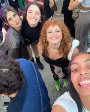 Catarina de Carvalho Instagram - Uma noite mágica e muito especial do lado de pessoas q eu carrego pra qualquer lugar do mundo em q estiver. Como é bom fazer parte da nossa família 🍓❤️
Amo-vos em ptpt, amo vocês em ptbr, los quiero mucho en españolito e em q qualquer outro idioma.
.
@dzrt.oficial @4tasteoficial @justgirlsoficial @ff_fernandofernandes