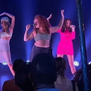 Catarina de Carvalho Instagram - Hoje é o dia q nasce pro mundo esse projeto feito com mt amor e dedicação. Tomara q vcs se apaixonem por essa série como nós somos apaixonados ❤️‍🔥🍓

Às 21:30 na @tvioficial e na @primevideo 💥🚀
🇧🇷 às 17:30!!

@seemydreamsproductions @morangoscomacucar