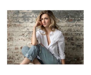Catherine Corcoran Instagram - I’m so honored to have been able to wrap up Women in Horror Month by being part of a series and platform that builds up so many incredible women within the genre. Thank you @morbidlybeautifulhorror for your beautiful words and for taking the time to chat with me. Link in bio 💕✨🌀🤘💀
•
•
•
•
•
📷 @rjlewisphotos (who I would shoot with everyday, if I could) 💇🏼‍♀️💋 @makeupforeverofficial @goodearthbeauty 👖 @currentelliott