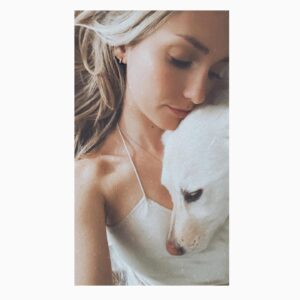 Catherine Corcoran Instagram - We all need each other. That’s why I’m teaming up with @analuisany to offer a $75 giveaway towards their beautiful, ethically sourced diamond and recycled gold pieces to anyone who donates to @funds4disaster and comments on this post encouraging three others to donate as well. Winner will be announced next week. We are all waves in the same sea. ✨🌀
•
•
•
Rules: 
- follow @analuisany and @funds4disaster
- like this post 
- comment confirming your donated and tagging three friends to donate as well ♥️