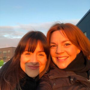 Catherine Proulx-Lemay Instagram - #pasdefiltre mais l’ombre d’un cellulaire dans la face de @mariejoanneboucher #tournage @district.31 @_district_31