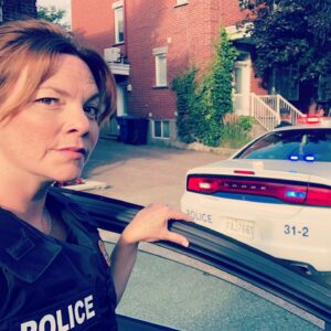 Catherine Proulx-Lemay Instagram - C’est ce soir que Florence Guindon fait son entrée au 31!👮🏻‍♀️ @district.31 @_district_31 @radiocanada #fébrile