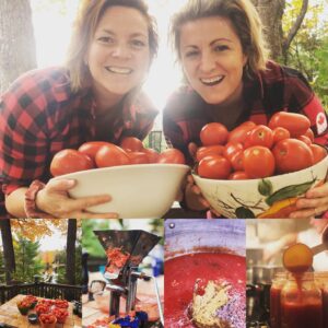 Catherine Proulx-Lemay Instagram - Corvée de tomates au chalet avec la meilleure @marieaniklallier #amitié #saucetomate #campagne #automne