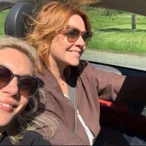 Catherine Proulx-Lemay Instagram - En route vers les magnifiques régions des Cantons-de-l’Est et de la Montérégie avec elle!! #pub #contenupublicitaire #BonjourQuebec #cantonsdelest #monteregie  Voir les stories pour connaître le lien de l’article sur notre périple.
