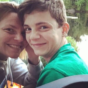 Catherine Proulx-Lemay Instagram - Il veut tellement pas que je mette une photo de lui sur mon instagram! Ben quin toi!
#amourmerefils #vacances #chalet #laurentides #sainthippolyte