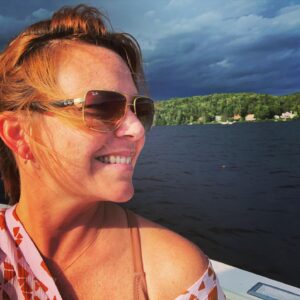 Catherine Proulx-Lemay Instagram - #lacdesiles #montlaurier #bateau #tunderbird @marieaniklallier