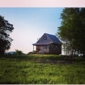 Catherine Proulx-Lemay Instagram - Ma petite maison dans la prairie pour deux jours!
#vermont #fairfield #stonypondfarm #repos #campagne